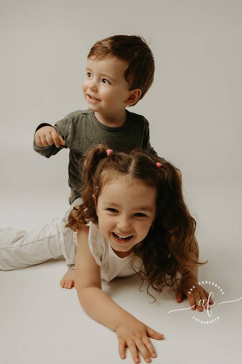 FOTO IRMÃOS BRINCANDO'