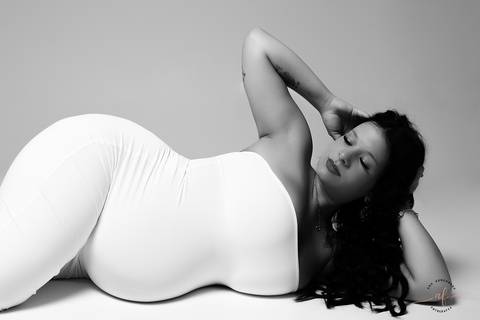 foto grávida deitada'