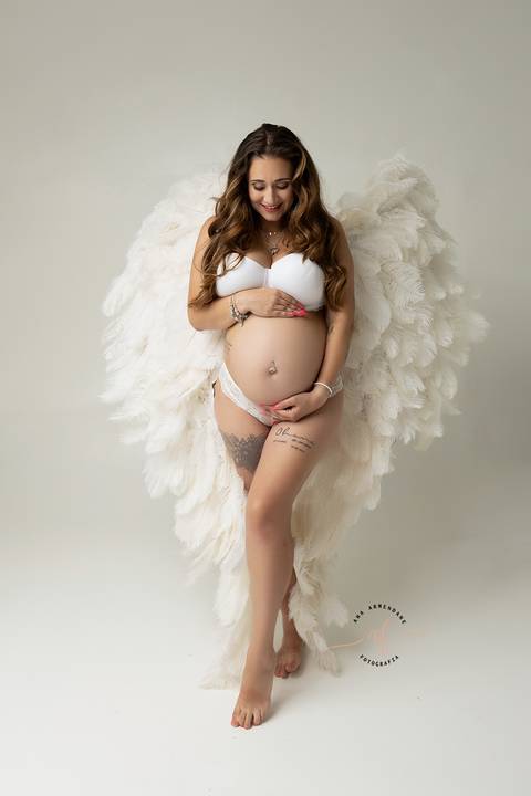 foto grávida com asa de anjo
'