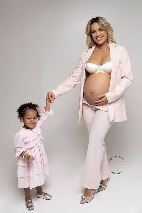 foto grávida com a filha'