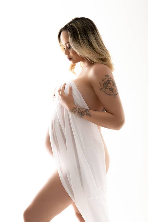 foto grávida com tecido'