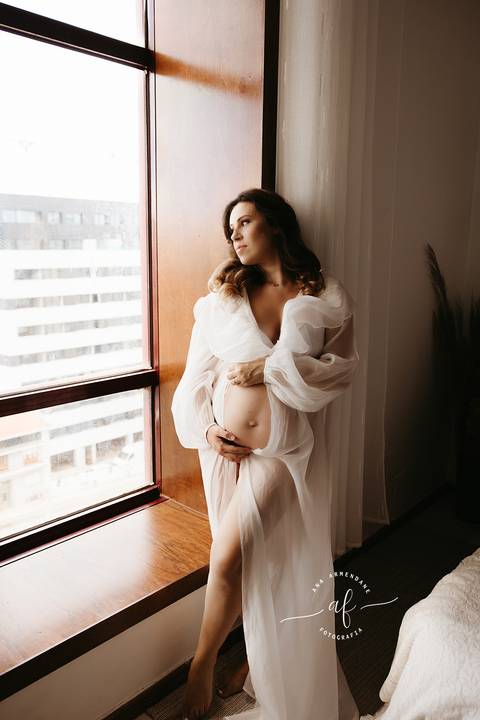 Fotos de grávida na janela'