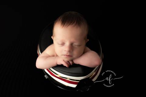 foto bebe no capacete'