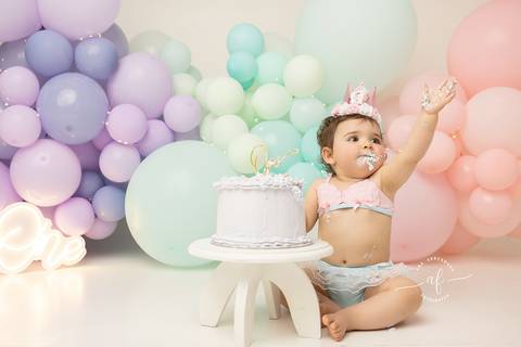 foto smash the cake com bolo'