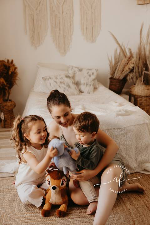 FOTO MAE COM FILHOS'