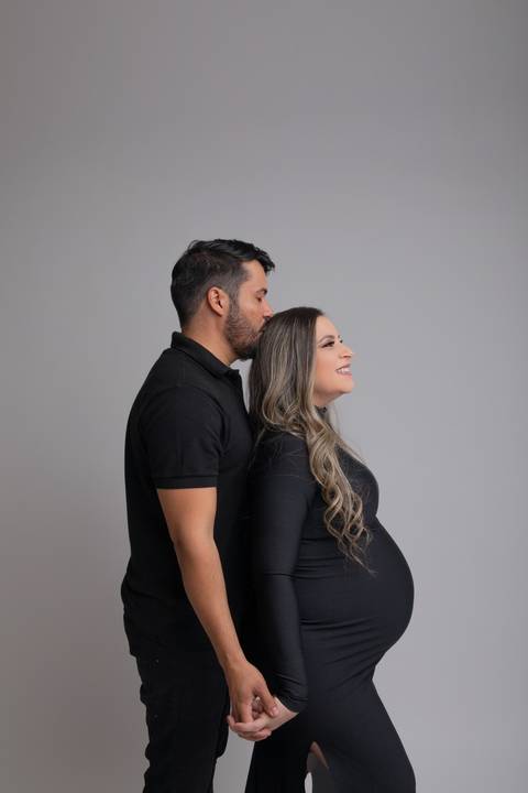 ensaio gestante em estúdio de águas claras '