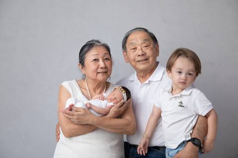 avós no ensaio newborn'