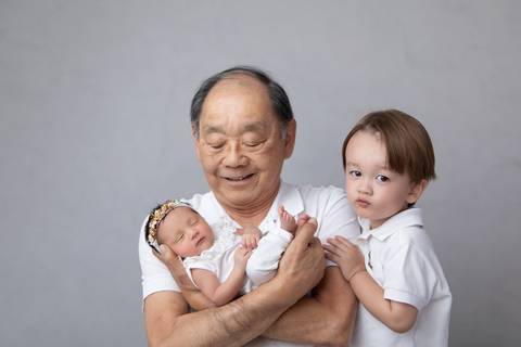 vovô no ensaio newborn'