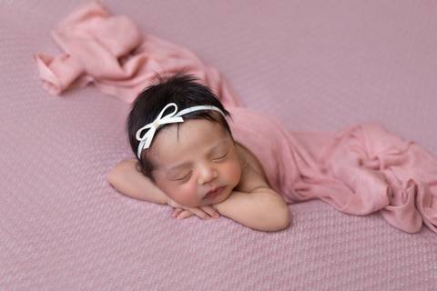 Newborn manta Rosa, Menina, estúdio Águas Claras'