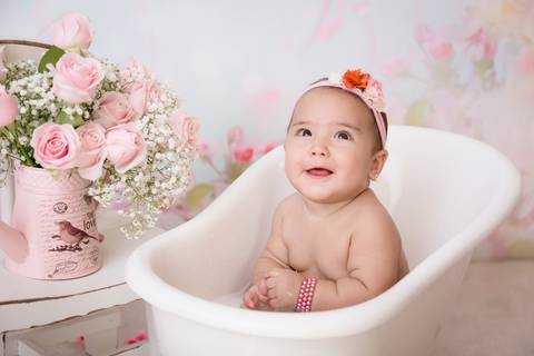 banho de leite de bebe de 7 meses, fundo rosa e banheira vitoriana, Gabi Aine Fotografia'