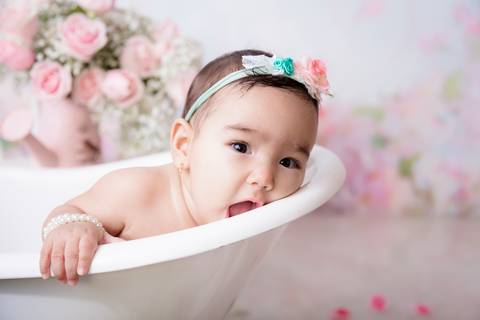 Banheira vitoriana para bebe menina em ensaio fotografico banho de leite, Brasília, DF'