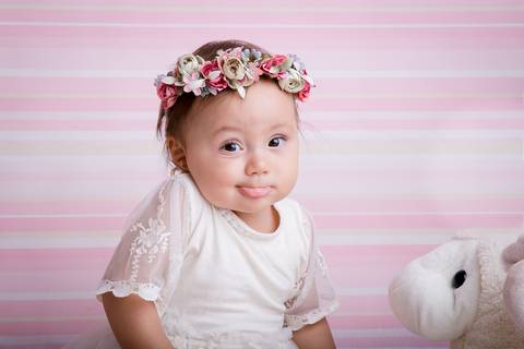 Bebe de 9 meses, ensaio acompanhamento primeiro ano, flores na cabeça'