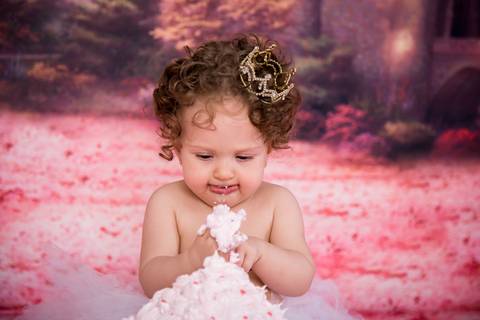 Ensaio com o bolo no tema princesa, ensaio estúdio Gabi Aine, ensaio em Brasília'