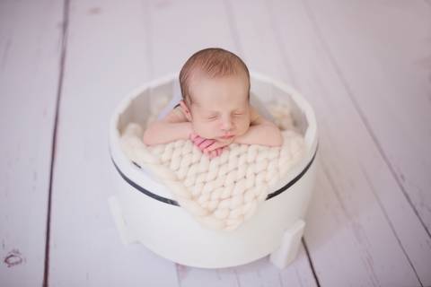 newborn, bracinho, prop branco, ensaio newborn em Brasilia'