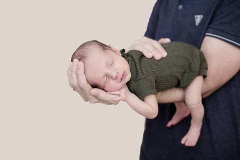Amor nas mãos, ensaio newborn Brasilia, Gabi Aine, recem nascido'