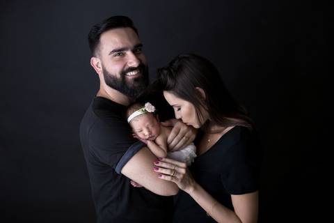Beijinho da mamãe no ensaio newborn Brasilia, menina'