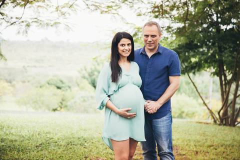 mamãe e papai em ensaio em casa, lifestyle Brasilia'