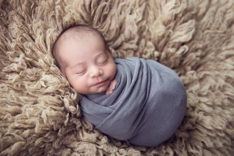 Newborn no Flokati, bebe 16 dias, Gabi Aine'