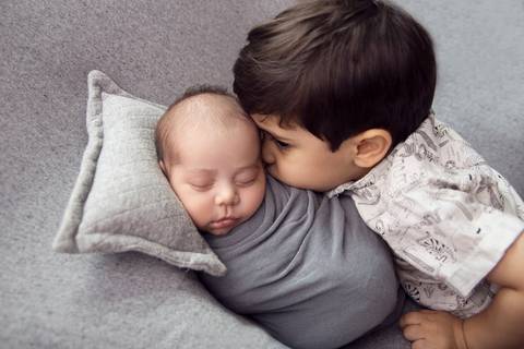 Newborn Brasilia, carinho de irmão, Ensaio com irmão mais velho'