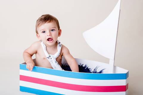 bebê de nove meses barquinho, bebe sorrindo, ensaio de acompanhamento Brasilia'