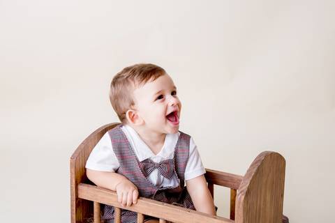 bebe sorindo em ensaio vintage, nove meses, ensaio acompanhamento em Brasília'