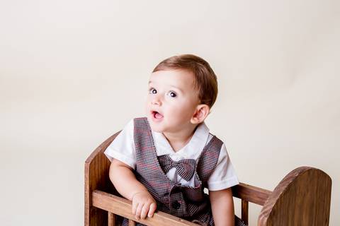 bebe em seu ensaio de acompanhamento de nove meses em Brasilia, DF'