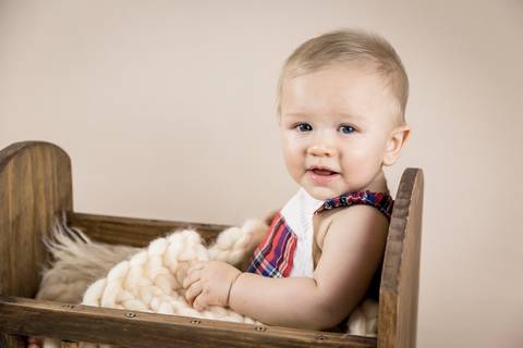Bebe sorrindo ensaio de seis meses, acompanhamento primeiro ano'