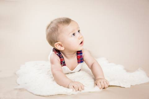 Bebe de barriga pra baixo, acompanhamento, ensaio de seis meses, Gabi Aine'