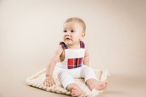 bebê sentado, acompanhamento primeiro ano, ensaio de seis meses'