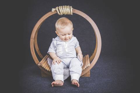 bebê sentado, primeiro ano, seis meses'