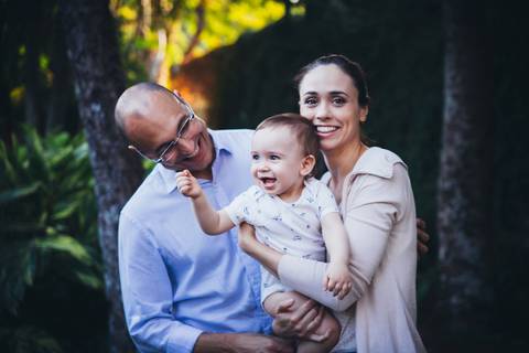Bebê sorrindo com avós, acompanhamento primeiro ano Brasilia '