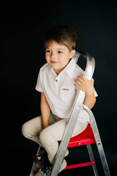 Fotografia infantil, criança em estúdio, editorial'