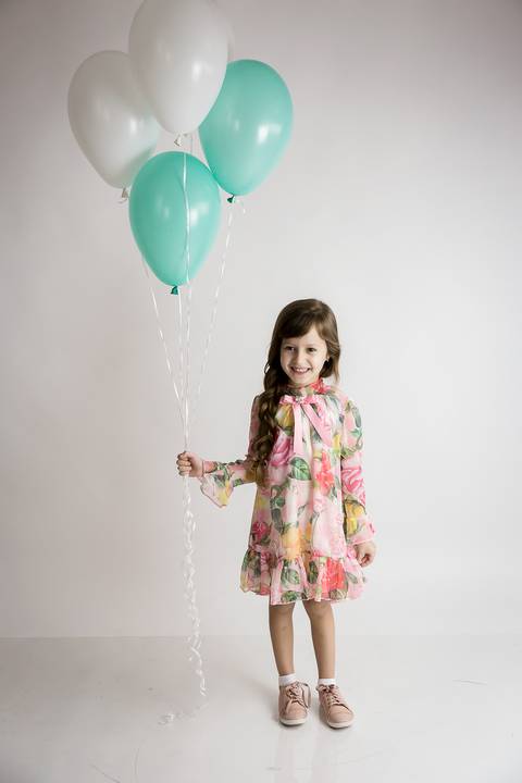 Foto menina seis anos, editorial, Gabi Aine, foto com balão, editorial menina'