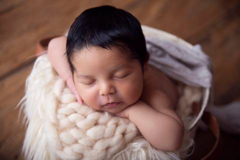Ensaio Bebê recem nascido, newborn Brasilia, bebê dentro do baldinho'