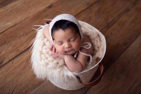 Bebe Newborn, Ensaio Newborn Brasilia, recem nascido dentro do baldinho'