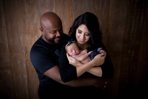 Foto familia no ensaio Newborn Brasilia da Heloisa, 15 dias'