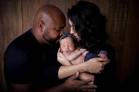 Beijinho duplo no ensaio newbirn Brasilia, Gabi Aine Fotografia'