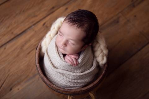 Fotografia Newborn Brasilia, bebe recem nascido, 12 dias dentro baldinho'