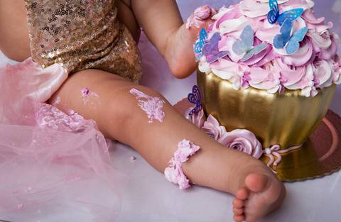 Detalhe cake smash, ensaio smash the cake em Brasilia tema jardim'