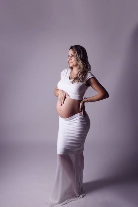 Fotografia de gestante, book de gestante, ensaio minimalista àguas Clarasm estúdio Gabi Aine'