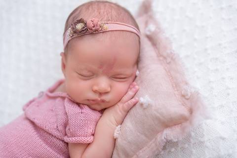 Ensaio Newborn Gabi Aine, rosinha, manta branca'