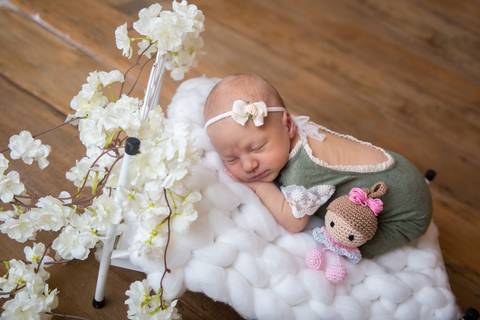 Bebe na caminha ensaio newborn Gabi Aine Fotografia de recém nascido Brasília'