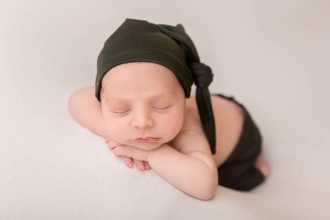 Fotografia de recem nascido, ensaio newborn atemporal e minimalista Gabi Aine'