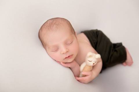 Bebe com ursinho, ensaio newborn Brasilia, Gabi Aine'