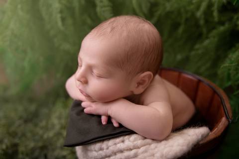 delizadeza do bebe em ensaio newborn menino em Brasilia'
