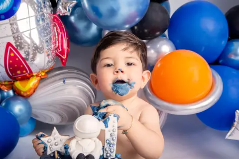 Bolo Astronauta Ensaio Smash The Cake Brasilia DF'