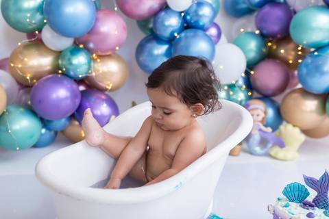 Hora do banho no ensaio smash the cake tema sereia Brasilia DF'