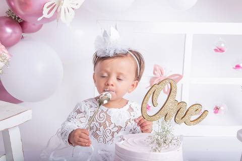 Ensaio com o bolo Smash The Cake tema Jardim'