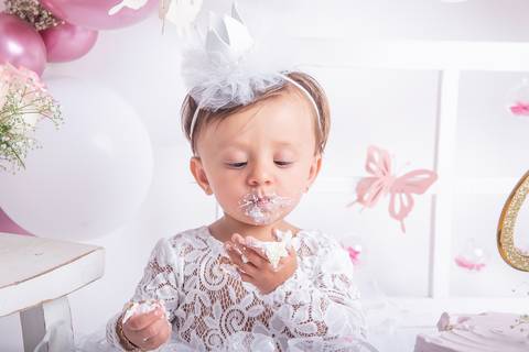 Smash the cake ensaio com bolo tema jardim'