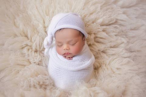 Bebe pose saco de batata Ensaio Newborn Brasilia DF'